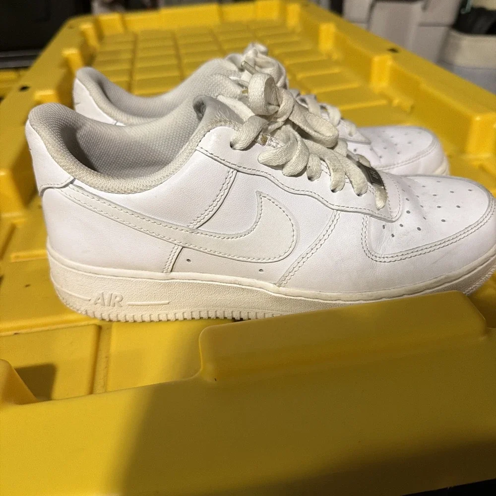 White air force 1s Us 7